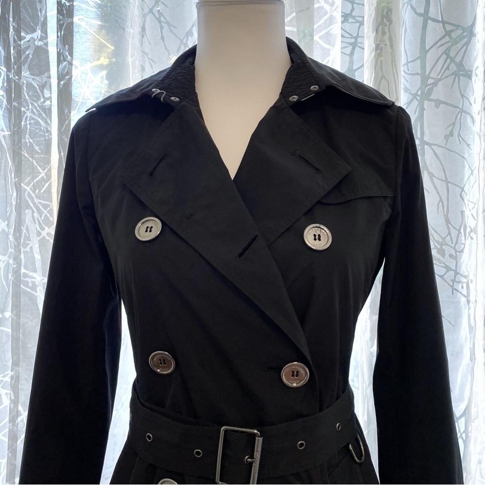 BURBERRY BLACK LIGHTWEIGHT DOUBLE BREASTED BUTTON UP TRENCH COAT - Picture 4 of 15